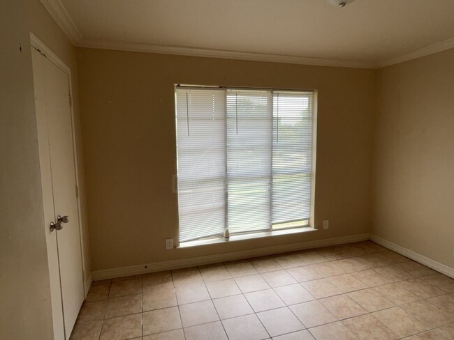 Building Photo - 2407 Buttercup Cir