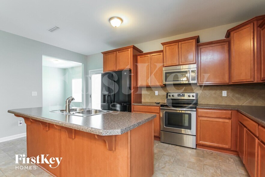 Building Photo - 504 Landis Oak Way