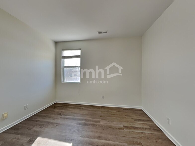 Building Photo - 1019 Green Terra Rd