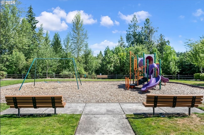 Building Photo - Modern 4-Bedroom Gem | Maintenance-Free Living & Private Side Yard!