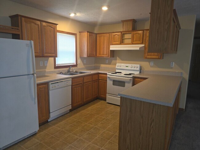 Building Photo - Meadowbrook Estates