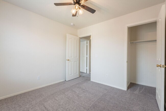 Building Photo - Great Location, 4 Bedrooms in Peoria!