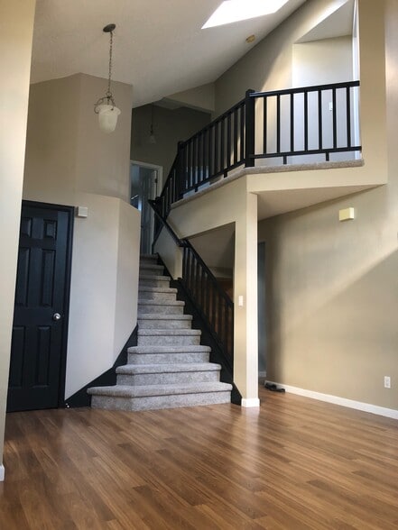 Building Photo - 5870 S Rock Creek Dr