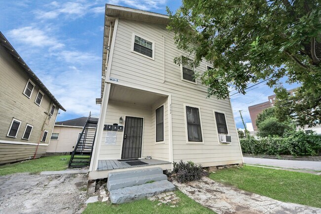Building Photo - 2502 Saltus St