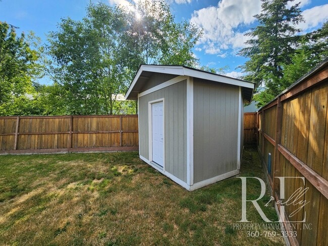 Building Photo - Spacious Silverdale Home with Large Fenced...
