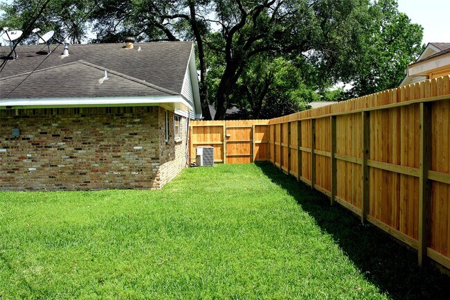 Building Photo - 6031 Cerritos Dr