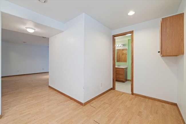 Building Photo - Gorgeous 5 Bedroom, 4 Bath Home on the Edg...