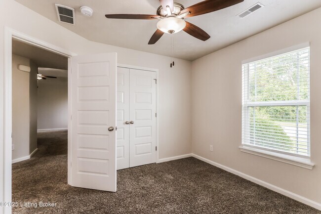 Building Photo - 6106 Larkgrove Dr