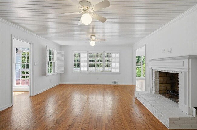 Building Photo - 1190 W Paces Ferry Rd NW