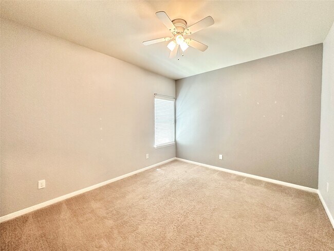Building Photo - 25323 Lisburn Dr