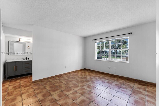 Building Photo - 14260 SW 57th Ln