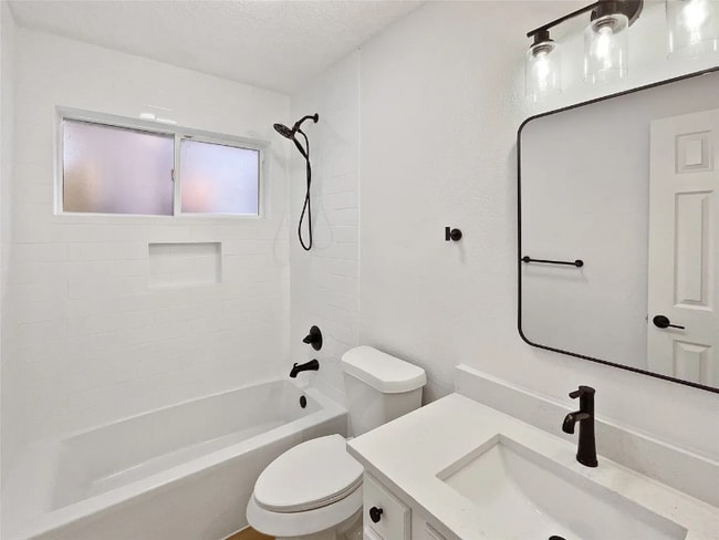 Building Photo - 1102 Cain Ct