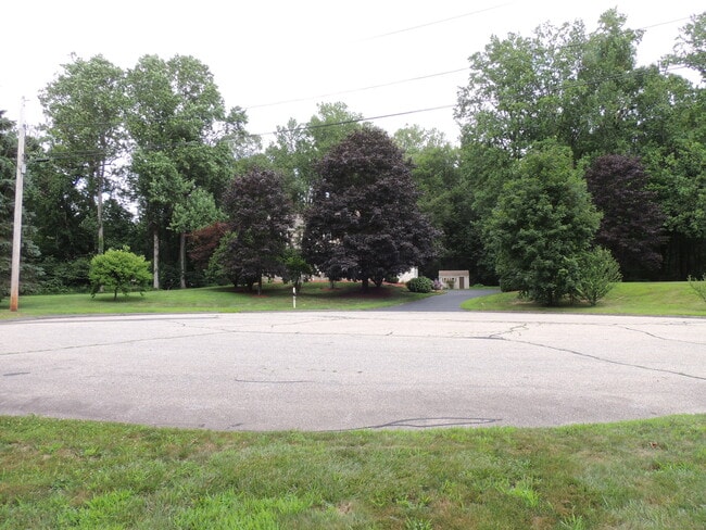 Building Photo - 12 Cardinal Ln