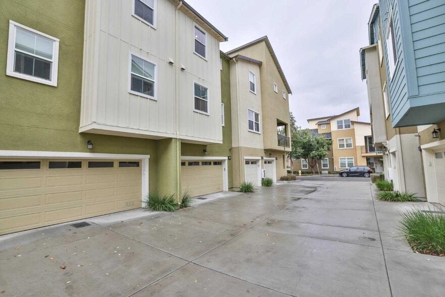 Garage - 1310 Nestwood Way