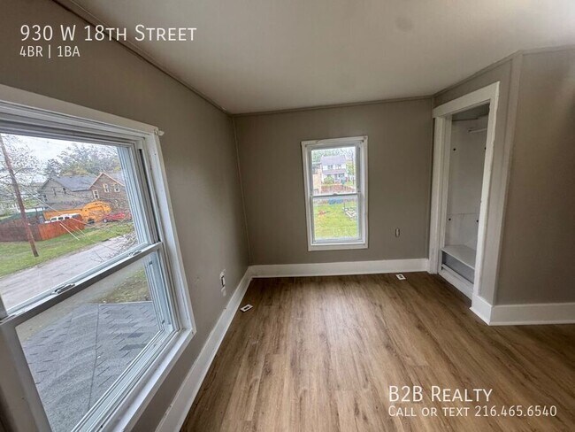 Building Photo - 930 W 18th St