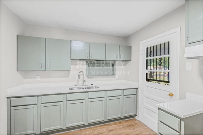 Building Photo - A Whitehaven Beauty!!!!! Section 8 Welcomed !!!!!