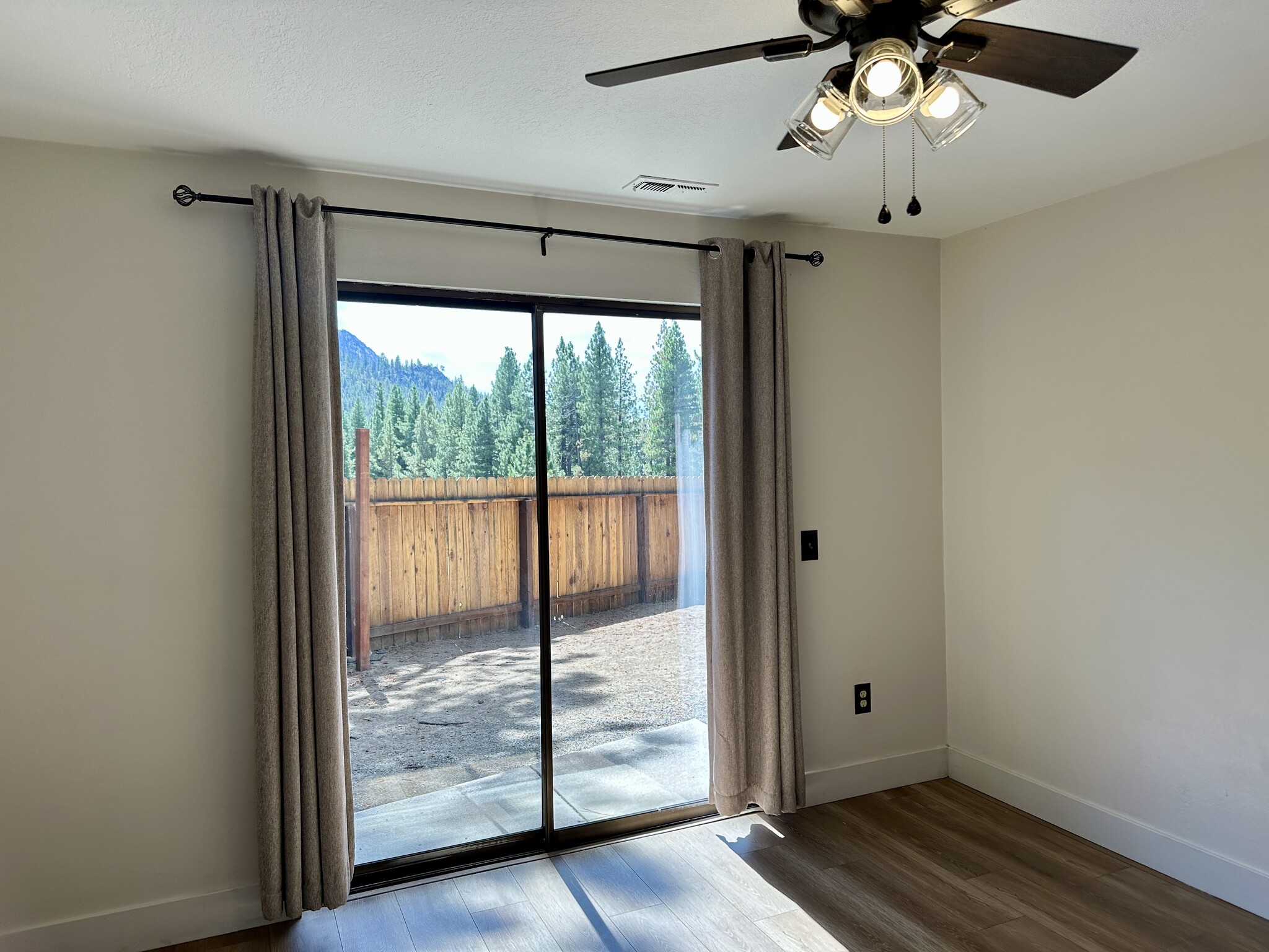 Dining Room - 1055 Tomahawk Trl