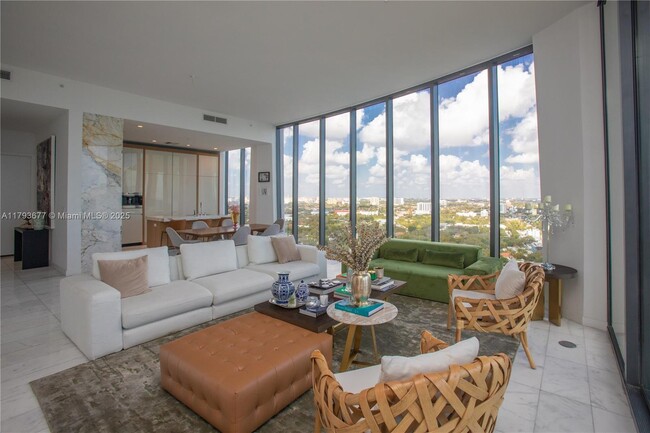 Building Photo - 2821 S Bayshore Dr