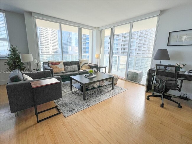 Building Photo - 1155 Brickell Bay Dr