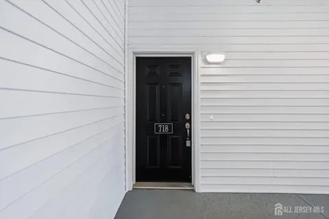 Building Photo - 718 Stiller Ln