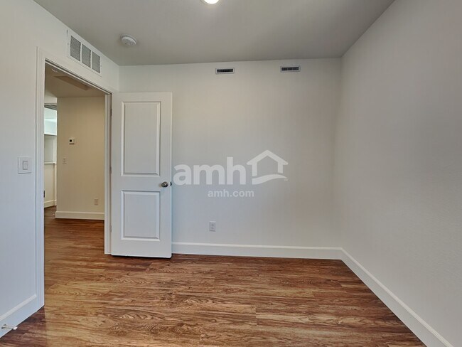 Building Photo - 9177 Ribbon Mdw Ct