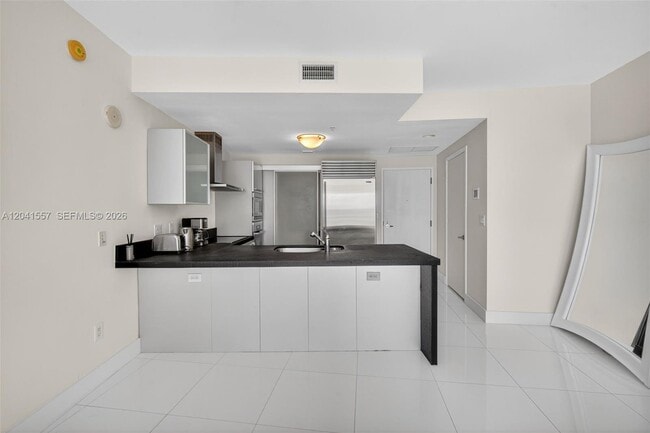 Building Photo - 18201 Collins Ave