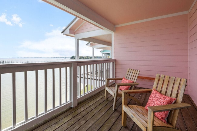 Building Photo - 15946 Innerarity Point Rd