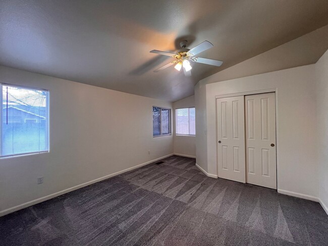 Building Photo - House For Rent in Fernley