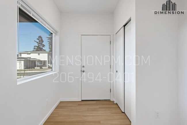 Building Photo - Almost New House with AC!