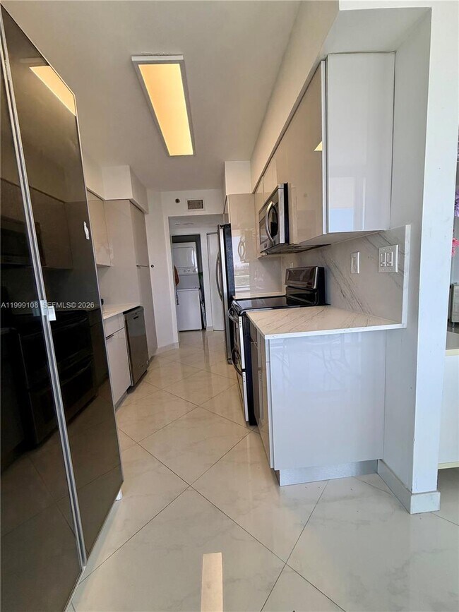Building Photo - 7330 Ocean Terrace