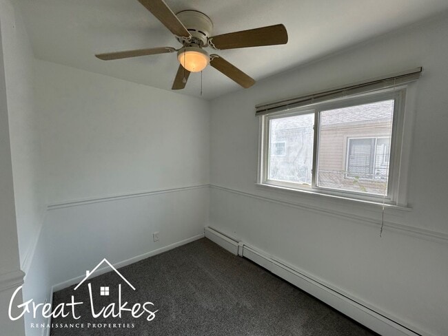 Building Photo - Stunning 3 Bedroom 1 Bathroom now availabl...