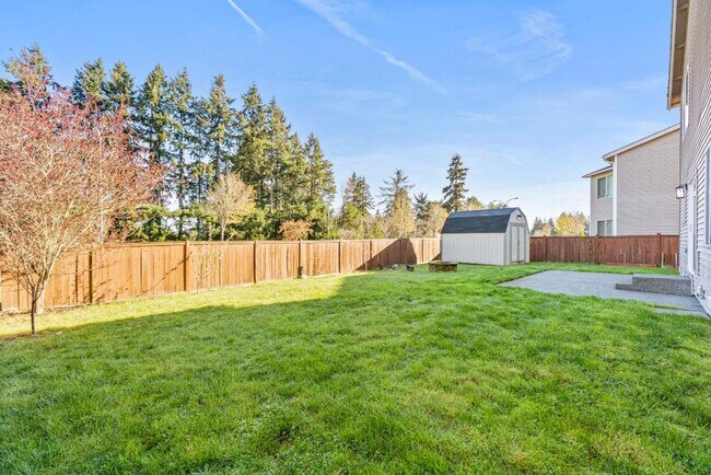 Building Photo - Updated and Spacious 3 Bed Yelm Rental!