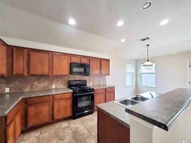 Building Photo - 15109 Fernhill Dr