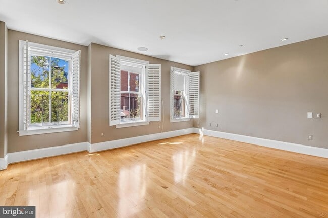 Building Photo - 1343 Q St NW