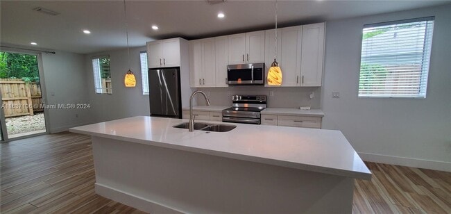 Building Photo - 3620 Thomas Ave