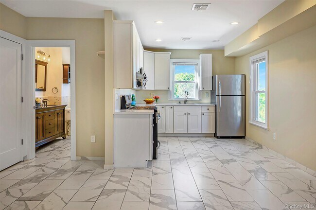 Building Photo - 9 Todd Pl