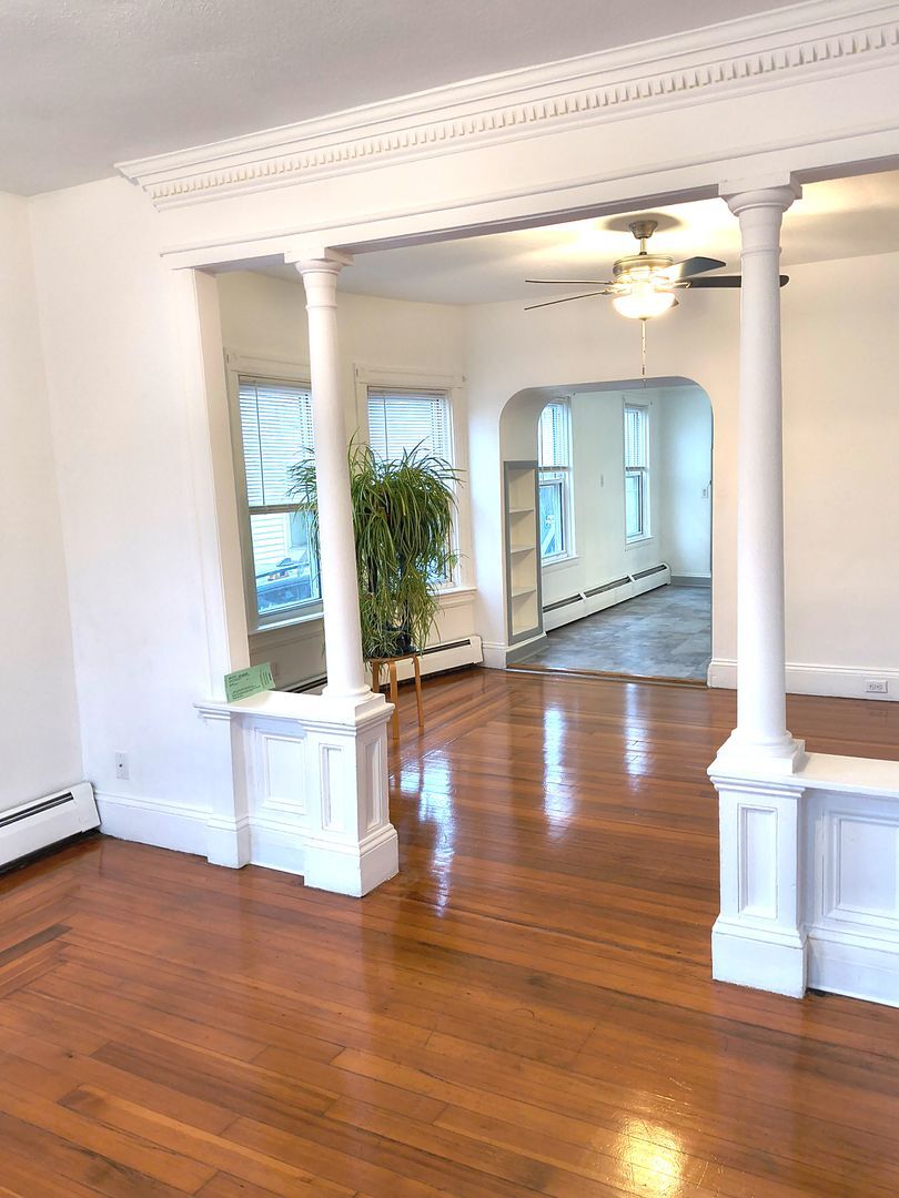 Building Photo - 823-825 Main Street