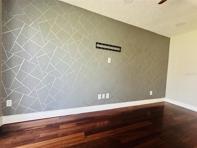 Building Photo - 200 Sterling Springs Ln