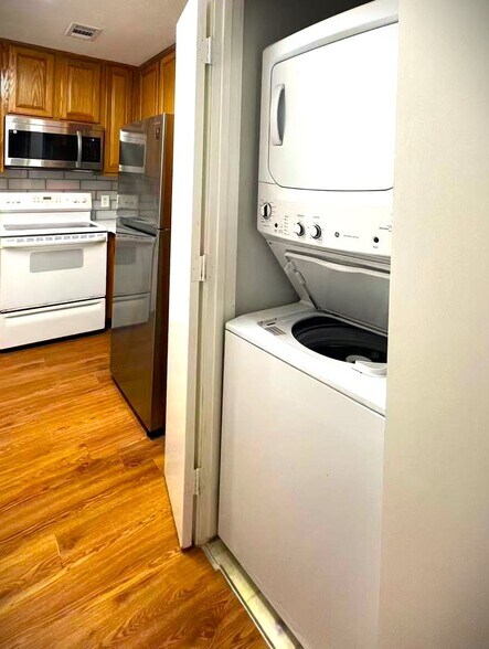 Building Photo - 2207 S Braeswood Blvd