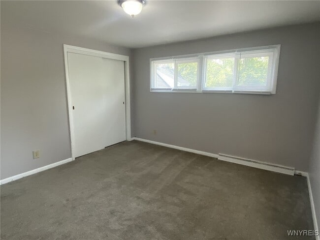 Building Photo - 5846 Sheridan Dr
