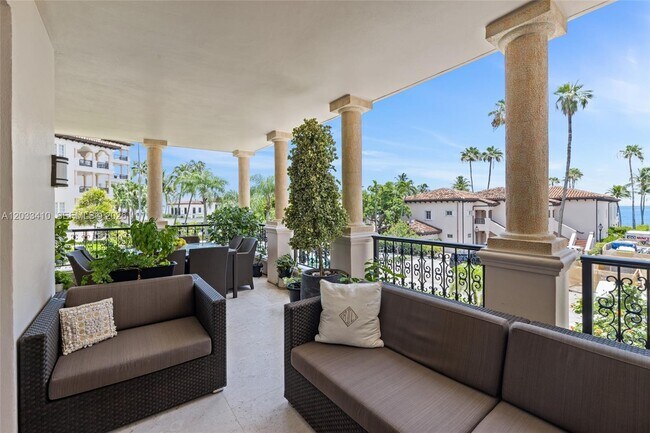 Building Photo - 19122 Fisher Island Dr