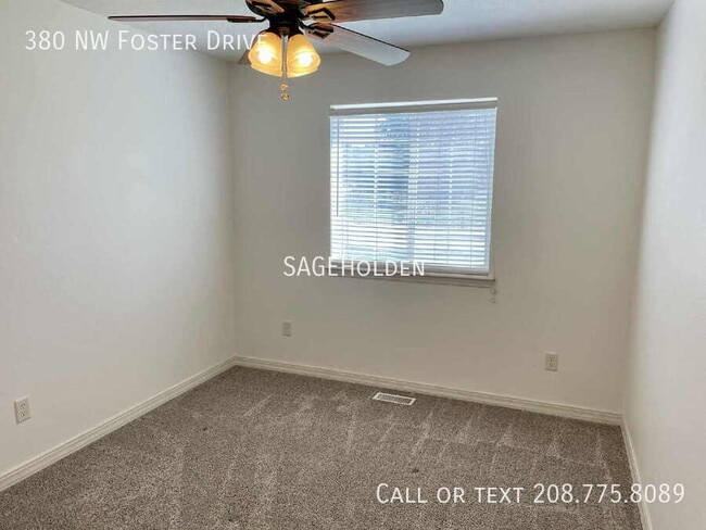 Building Photo - 380 NW Foster Dr