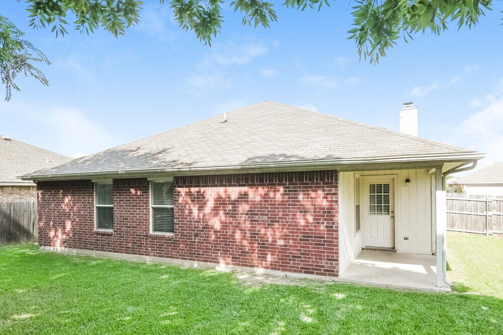 Building Photo - 617 Sawyer Dr