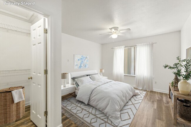 Building Photo - 1905 Honeysuckle Dr