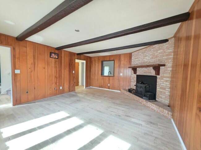 Building Photo - 8241 Robin Hood Dr