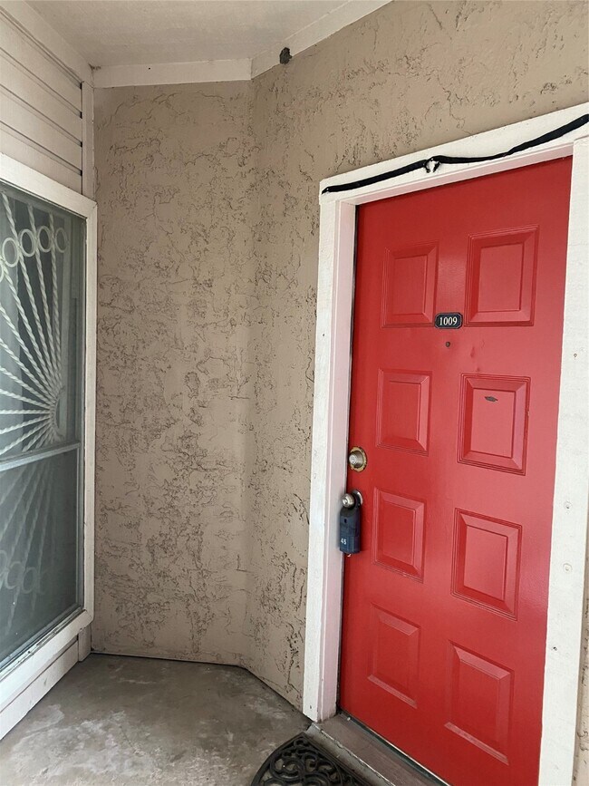 Building Photo - 10855 Meadowglen Ln