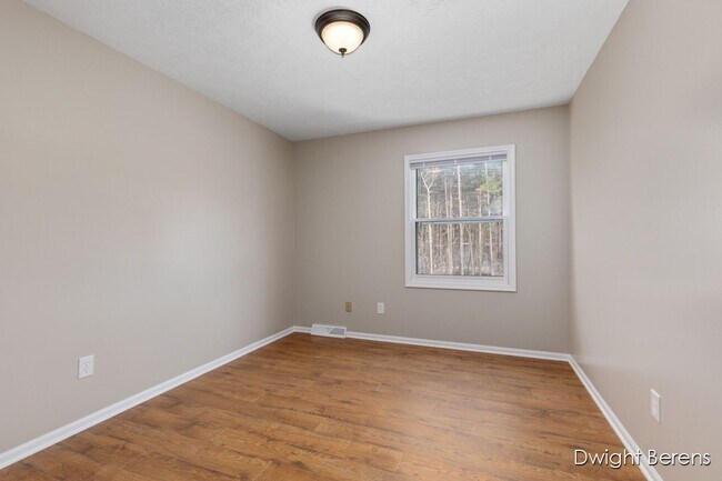 Building Photo - 7331 48th Ave