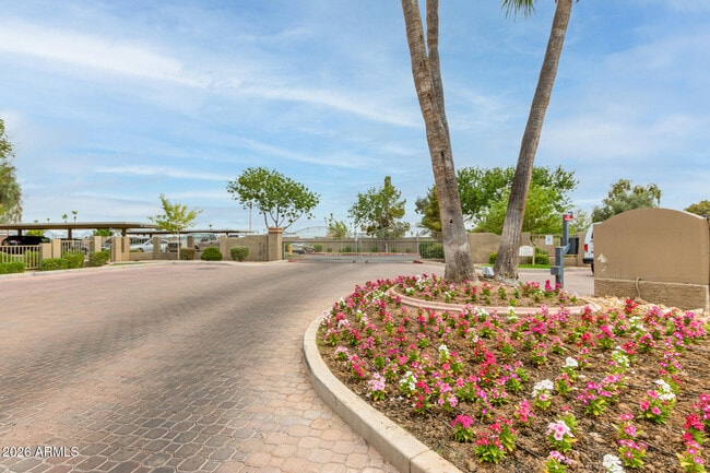 Building Photo - 2929 W Yorkshire Dr