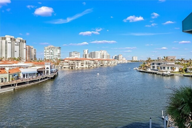 Building Photo - 205 Park Shore Dr