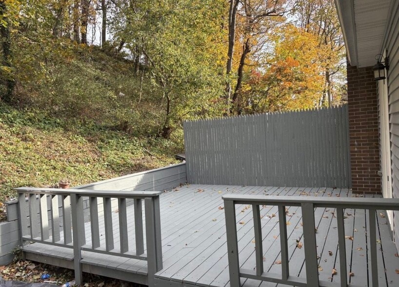 Building Photo - 160 McKay Rd